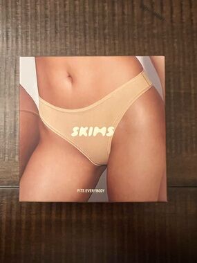 NIB SKIMS Onyx Thong - Black
